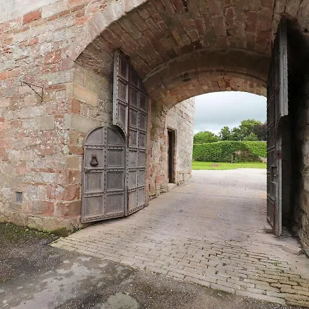 Historic Holiday In Near Golf Park